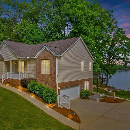 Castaway Cove -Lake Norman Waterfront Home With Private Dock